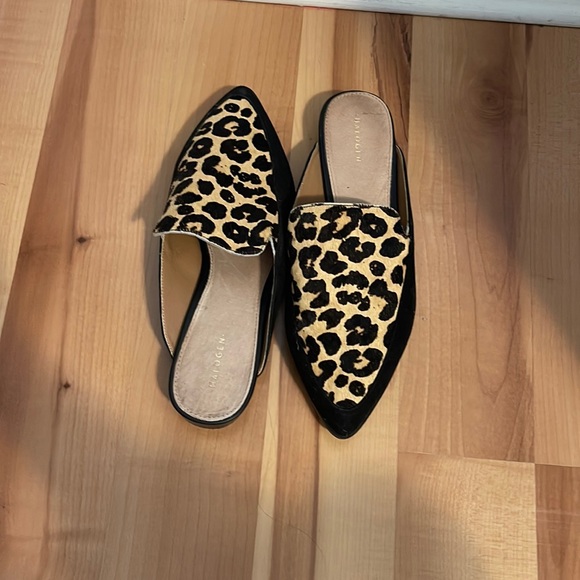Halogen leopard pointy flats